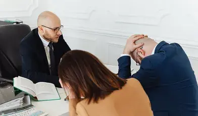 Spotkanie służbowe z udziałem trzech osób