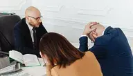Spotkanie służbowe z udziałem trzech osób