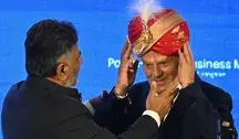 „Maharadża Tusk” w piosence Kabaretu OTTO. Satyrycy bez litości dla premiera!
