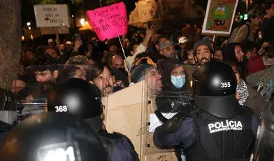 Riot police advance on demonstrators during a rally for the right to housing in Lisbon, Portugal, 25 October 2026. The protest for the right to housing and against the rising cost of living in Portugal began in Porto on 10 October and later spread to Lisbon and several other Portuguese cities. 