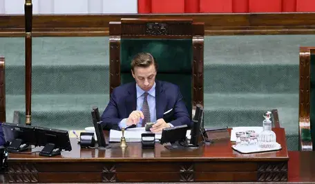 Krzysztof Bosak prowadzi obrady Sejmu