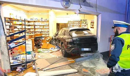 Bolszewo: Pijana wjechała autem do wnętrza apteki. Miała ponad 2 promile
