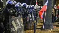 31.10.2026. Policja przed Trybunałem Konstytucyjnym w Warszawie, 31 bm. Do kryzysu w TK doszło po tym, jak 30 bm. po południu pojawiła się informacja o zarządzeniu przerwy w czynnościach prezesa TK Bogdana Święczkowskiego i wiceprezesa TK Bartłomieja Sochańskiego. Anna Korwin-Piotrowska, jako mająca najdłuższy staż sędziowski, została ogłoszona osobą kierującą TK. Prezydent Karol Nawrocki, który był w podróży do Senegalu, przerwał lot, wrócił do kraju i pojawił się w siedzibie TK. (mr) PAP/Przemysław Piątkowski