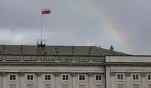 Warszawa, 31.10.2026. Tęcza nad Pałacem Prezydenckim w Warszawie, 31 bm. W Pałacu Prezydenckim prezydent Karol Nawrocki zwołał serię spotkań z liderami środowisk parlamentarnych. Spotkania mają związek z wizytą prezydenta Karola Nawrockiego w Trybunale Konstytucyjnym, do której doszło w nocy z 30 na 31 bm. (mr) PAP/Paweł Supernak