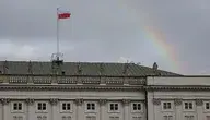Warszawa, 31.10.2026. Tęcza nad Pałacem Prezydenckim w Warszawie, 31 bm. W Pałacu Prezydenckim prezydent Karol Nawrocki zwołał serię spotkań z liderami środowisk parlamentarnych. Spotkania mają związek z wizytą prezydenta Karola Nawrockiego w Trybunale Konstytucyjnym, do której doszło w nocy z 30 na 31 bm. (mr) PAP/Paweł Supernak