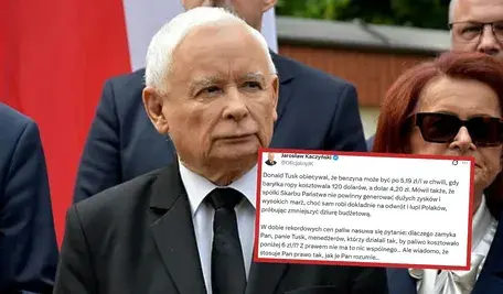 Prezes PiS Jarosław Kaczyński na tle biało-czerwonej flagi