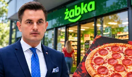 Wiceminister sprawiedliwości Arkadiusz Myrcha na tle sklepu Żabka z opakowaniem pizzy Muala Pizza
