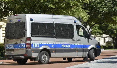 Fala fałszywych alarmów bombowych w całej Polsce. Masowe ewakuacje szkół i paraliż lekcji