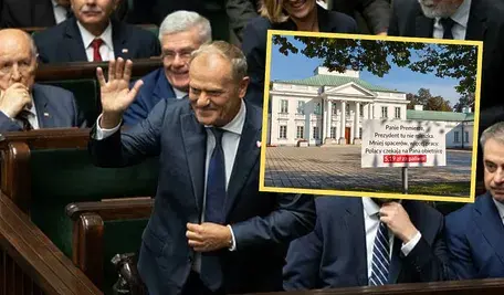 Premier Donald Tusk i zdjęcie tabliczki przed Belwederem