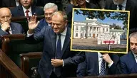 Premier Donald Tusk i zdjęcie tabliczki przed Belwederem