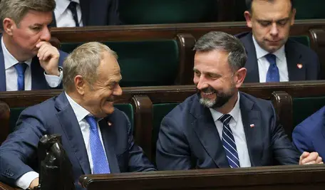 Zamiast chronić dzieci, Tusk szuka winnych! Porażający chaos w polskiej edukacji