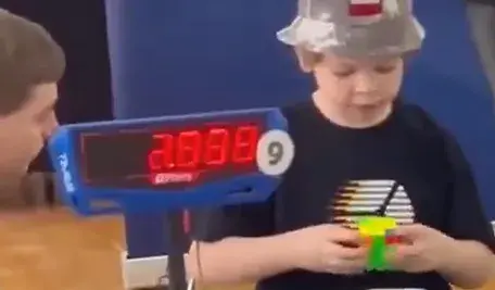 Teodor Zajder 9-latek z Gdańska pobił rekord świata w układaniu kostki Rubika