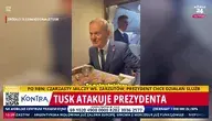 Premier Tusk rozdaje pączki w samolocie. Co za tani PR