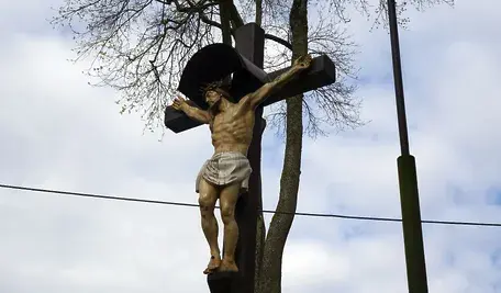 Młody katolik Quentin zginął w Lyonie podczas starć między skrajnymi frakcjami politycznymi, a jego śmierć wywołała modlitwy i czuwania w intencji ofiary.