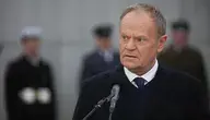 Premier Donald Tusk podczas przemówienia na uroczystym Apelu Pamięci przed Pomnikiem Polskiego Państwa Podziemnego i Armii Krajowej w Warszawie