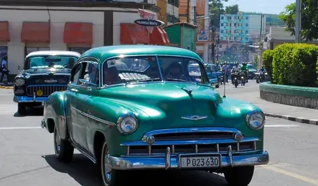 Kubańskie samochody. Kierowcy czekają miesiącami na możliwość kupienia benzyny