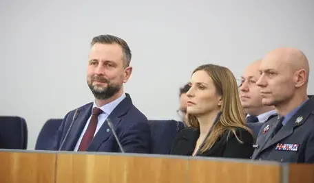 Wicepremier i szef MON Władysława Kosiniak-Kamysz i pełnomocniczka rządu ds. SAFE Magdalena Sobkowiak-Czarnecka