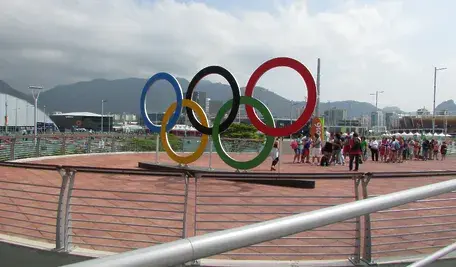 Konflikt między prezesem PKOl Radosławem Piesiewiczem a ministrem sportu Jakubem Rutnickim zaostrzył się po uroczystości ślubowania olimpijskiego i dotyczy wzajemnych oskarżeń oraz akredytacji na igrzyska.