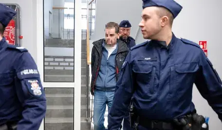 Oskarżony Zbigniew G. w brutalny sposób pozbawił życia swoją żonę. Ale biegli orzekli, że w czasie zbrodni nie wiedział, co robi, więc wyszedł na wolność