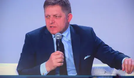 Premier Słowacji Robert Fico zapowiada wstrzymanie dostaw energii elektrycznej do Ukrainy w odpowiedzi na blokadę dostaw ropy rurociągiem Przyjaźń.