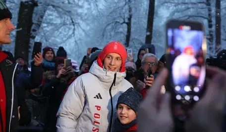 Kacper Tomasiak podczas powitania w Bystrej po powrocie z igrzys