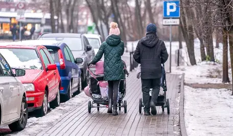 Większość Niemców uważa, że wysokie koszty utrzymania, podatki i ograniczone wsparcie państwa sprawiają, że posiadanie dzieci jest dziś trudne do sfinansowania.