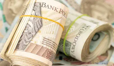 Rząd przesadził z akcyzą? Zwinięte pieniądze. Kilka tysięcy złotych