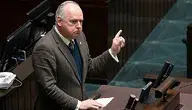 Wiceszef MON Paweł Zalewski gestykuluje przy mównicy sejmowej