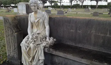 sciencegiant-graveyard-2821200_1280