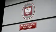 Prokuratura Krajowa postawiła zarzuty byłym szefom ABW i SKW za niedopełnienie obowiązków przy dopuszczeniu i wykorzystywaniu systemu Pegasus bez wymaganej akredytacji bezpieczeństwa, co – zdaniem śledczych – naraziło interes publiczny.