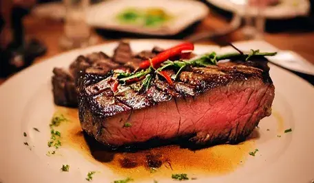 Europejscy konsumenci zdążyli zjeść sporo skażonej brazylijskiej wołowiny. Komisja Europejska już w listopadzie ostrzegała przed nią kraje członkowskie, a jednocześnie zapewniano, że żywność z krajów Mercosur, jakie będzie trafiać na europejskie stoły będzie bezpieczna