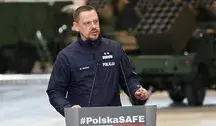 Komendant główny Marek Boroń także został zaangażowany do zachwalaniu programu SAFE. Oby lepiej mu szło niż w przypadku odpowiedzi o zabezpieczanie szlaków kolejowych przez policję