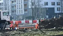 Prace przy instalacji wodociągowej w Warszawie.