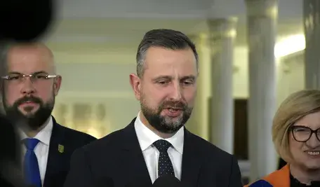 Spór między Ministerstwem Obrony Narodowej a resortem finansów o sposób finansowania programu SAFE wywołał ostrą krytykę Mariusza Błaszczaka, który ostrzega przed zagrożeniem dla budżetu MON i zdolności obronnych państwa.