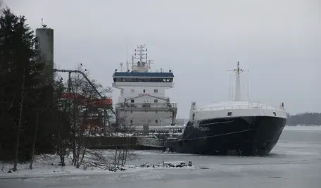 Tankowiec z rosyjskiej floty cieni. Przemycają ropę - ale nacisk administracji Trumpa sprawił, że Indie nie chcą jej już kupować 