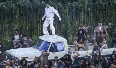 Portorykański raper Bad Bunny. Jego koncert na Super Bowl został ostro skrytykowany przez Trumpa 