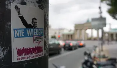 Lider AfD Tino Chrupalla twierdzi, że Niemcy nie są zagrożone przez Rosję i wzywa do wznowienia rozmów z Władimirem Putinem.