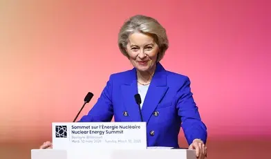 Ursula von der Leyen przyznaje, że odejście Unii Europejskiej od energii jądrowej było błędem strategicznym i zapowiada powrót Europy do roli lidera w rozwoju nowoczesnych technologii nuklearnych jako filaru bezpieczeństwa energetycznego.