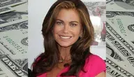 Kathy Ireland – amerykańska supermodelka i bizneswoman, która pozwała swoich byłych menedżerów, oskarżając ich o wieloletnie defraudacje pieniędzy.