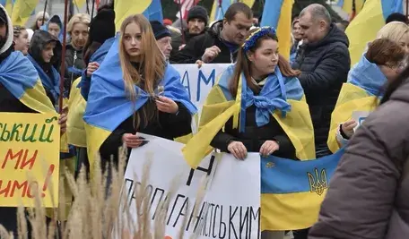 Młode Ukrainki protestują przeciwko korupcji