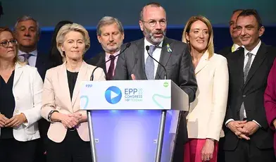 1920px-EPP_Congress_Rotterdam_Weber (1)