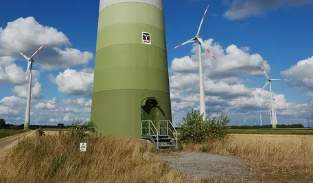 joenomias-wind-turbine-3638807_1280