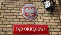 Tabliczka z napisem sąd okręgowy na murze budynku sądy 