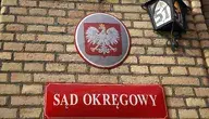 Tabliczka z napisem sąd okręgowy na murze budynku sądy 
