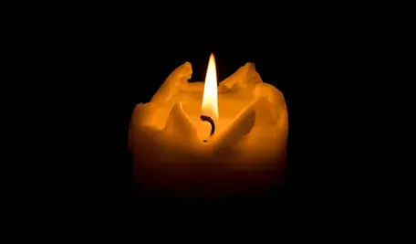 Żołnierz Wojsko Polskie zmarł po nagłym zasłabnięciu w samochodzie na warszawskim Targówku, a służby i prokuratura wykluczają udział osób trzecich i badają przyczyny tragedii.