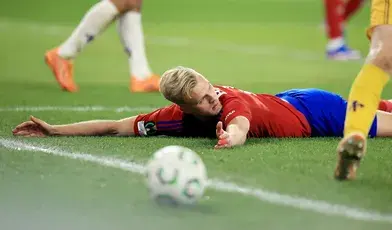 Raków Częstochowa odpadł z Ligi Konferencji po porażce 1:2 z Fiorentiną w rewanżu 1/8 finału, mimo prowadzenia w Sosnowcu.