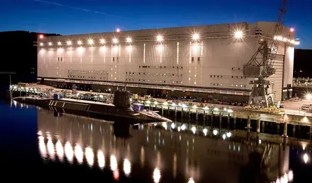 Dwie osoby, w tym obywatel Iranu, próbowali się wedrzeć do szkockiej bazy, w której stacjonują okręty z pociskami atomowymi