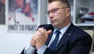 Przemysław Czarnek podczas nagrania w mediach społecznościowych krytykuje rząd za brak działań w sprawie rosnących cen paliw.