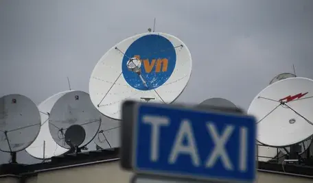 Nowy właściciel TVN już rozbija lewicowo-liberalny układ . Antena na dachu