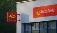 Rada nadzorcza Poczty Polskiej odwołała Sebastiana Mikosza, krytykowanego za drastyczną restrukturyzację zatrudnienia i spadek jakości usług, mimo poprawy wyników finansowych spółki.